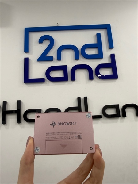 Máy nghe nhạc FiLo Snowsky Echo mini - Màu hồng - Ngoại hình 98% - Kèm thẻ 64gb , cáp linh kiện 2