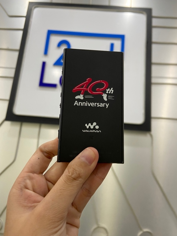 Máy nghe nhạc Sony Walkman NW-A100TPS - Bản kỉ niệm 40 năm - Bộ nhớ 16GB - Chip NXP/Freescale i.MX 8M MinI - Quad-core (4 nhân) - Màu đen - Ngoại hình: 97% - Body