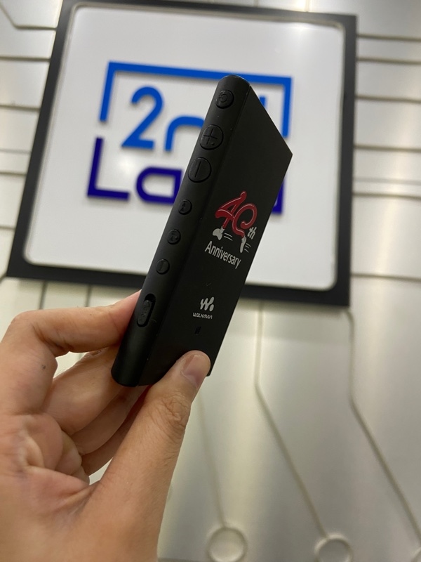 Máy nghe nhạc Sony Walkman NW-A100TPS - Bản kỉ niệm 40 năm - Bộ nhớ 16GB - Chip NXP/Freescale i.MX 8M MinI - Quad-core (4 nhân) - Màu đen - Ngoại hình: 97% - Body