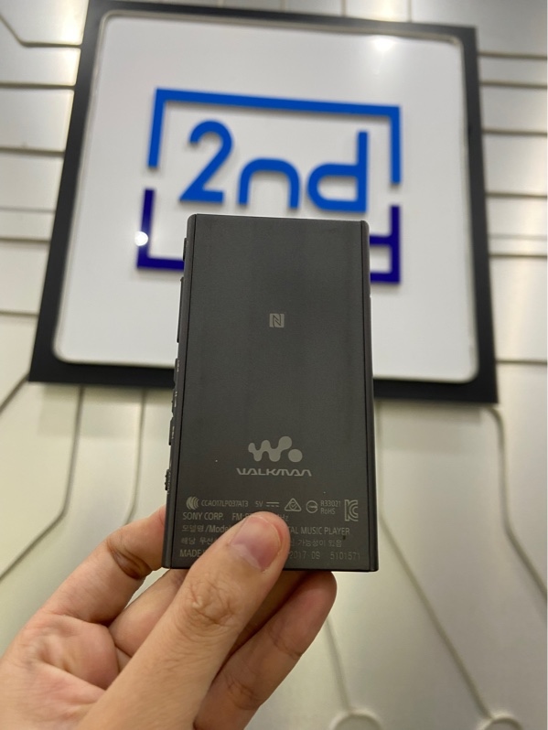 Máy nghe nhạc Sony Walkman NW-A45 - 16GB - Màu xám - Ngoại hình: 97% - Kèm Box + sạc