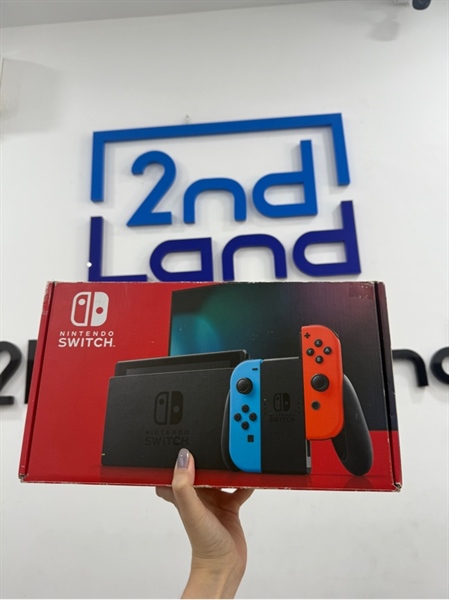 Máy Nintendo Switch V2 - Đã hack - Màu đen - Ngoại hình 97% - màn ám hồng , màn trầy nhiều - Box , 1 dock ,1 sạc , 1 hdmi , 1 straps ,1 grip lớn