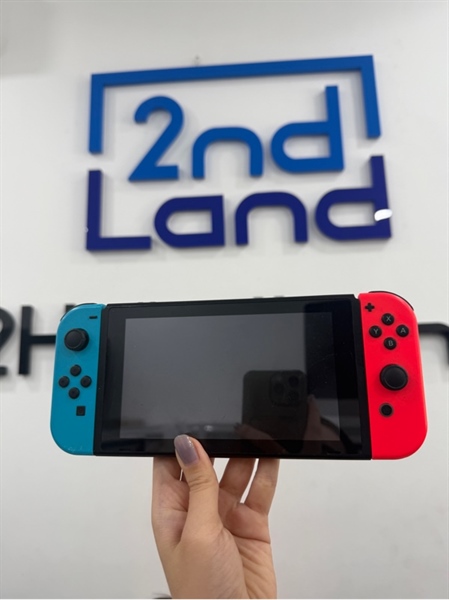 Máy Nintendo Switch V2 - Đã hack - Màu đen - Ngoại hình 97% - màn ám hồng , màn trầy nhiều - Box , 1 dock ,1 sạc , 1 hdmi , 1 straps ,1 grip lớn 1