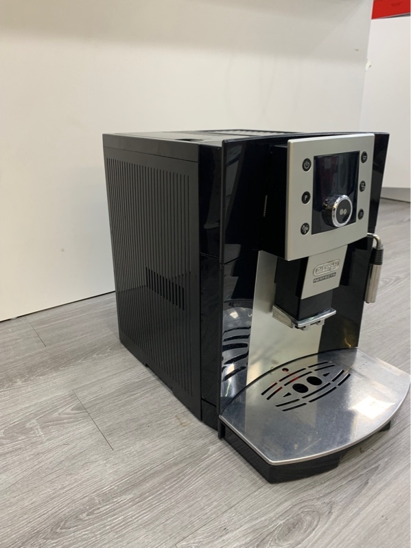 Máy pha cà phê Delonghi Esam 5400 - Màu đen - Ngoại hình: 97% - Trầy body bị lỏng bản điều khiển - Body