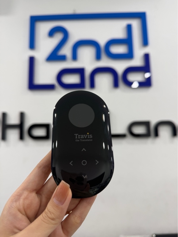 Máy phiên dịch cầm tay Travis the Translator - Màu đen - Ngoại hình 97% - Trầy nhiều sờn 1 góc - Kèm Box , sạc , ốp
