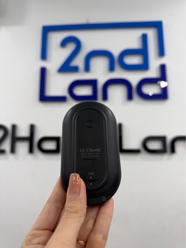 Máy phiên dịch cầm tay Travis the Translator - Màu đen - Ngoại hình 97% - Trầy nhiều sờn 1 góc - Kèm Box , sạc , ốp