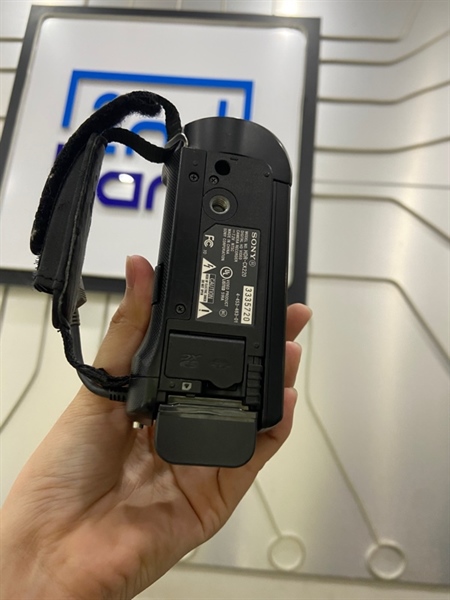 Máy quay cầm tay Handycam Sony HDR-CX220 - Màu đen - Ngoại hình: 98% - Màn ám vàng - Kèm 1 pin + thẻ nhớ 8GB + dây sạc + HDMI 2