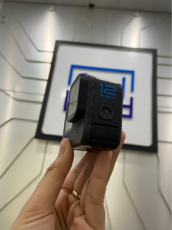 Máy quay GoPro Hero 12 - Màu đen - Ngoại hình: 97% - Màn xước, nút nguồn lún - Kèm 1 pin phồng, tripod
