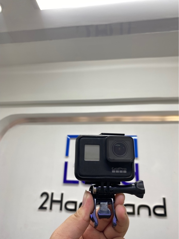 Máy quay GoPro HERO7 Black - Màu đen - Ngoại hình 97% - Kèm khung, 3 pin chai phồng (2 telesin, 1 pin zin), dock sạc, dây sạc, túi, ốp cao su