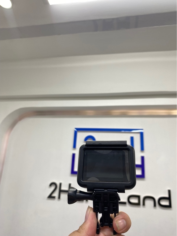 Máy quay GoPro HERO7 Black - Màu đen - Ngoại hình 97% - Kèm khung, 3 pin chai phồng (2 telesin, 1 pin zin), dock sạc, dây sạc, túi, ốp cao su