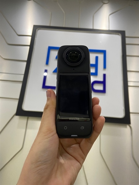 Máy quay Insta 360 X4 - Màu đen - Ngoại hình: 98% - Thiếu 2 nắp bảo vệ lens - Kèm 1 pin + khung bảo vệ + thẻ nhớ 64GB + FullBox 1
