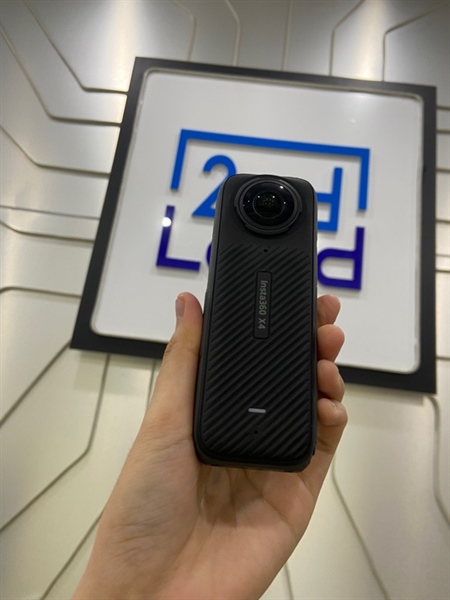 Máy quay Insta 360 X4 - Màu đen - Ngoại hình: 98% - Thiếu 2 nắp bảo vệ lens - Kèm 1 pin + khung bảo vệ + thẻ nhớ 64GB + FullBox 3