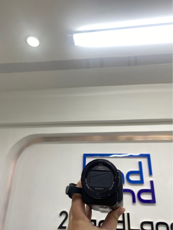 Máy quay Sony Handycam FDR-AX33 - Màu đen - Ngoại hình 97% - nứt đáy vỏ - Kèm sạc, 1 pin zin, 1 pin lô, túi, thẻ nhớ 64gb