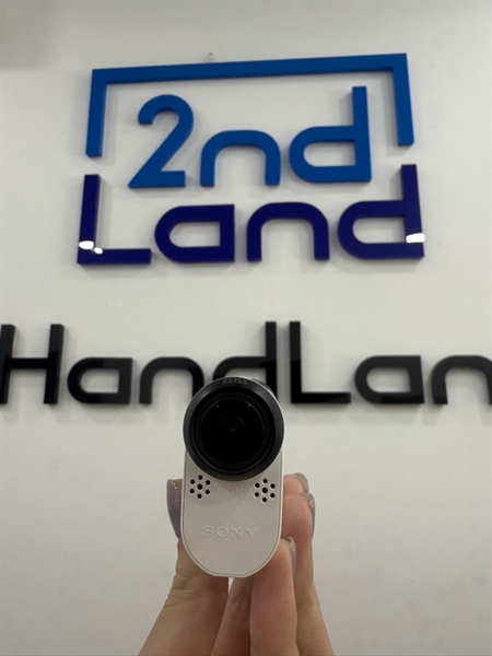 Máy quay Sony HDR-AS100V - Màu trắng - Ngoại hình 98% - Kèm sạc , thẻ nhớ 8GB , 1 pin , 1 khung tay cầm AKA-LU1