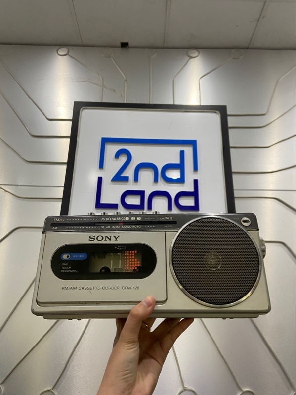 Máy Radio Sony FM/AM Casstte-Corder CFM-120 - Màu bạc - Ngoại hình: 97% - Xước thân - Kèm 10 Băng Cassette