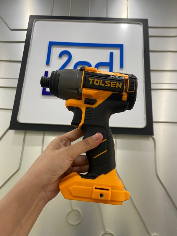 Máy siết bu lông Tolsen 87256 - Màu vàng - Ngoại hình: 98% - Kèm pin tolsen mp20v 4.0Ah 87474