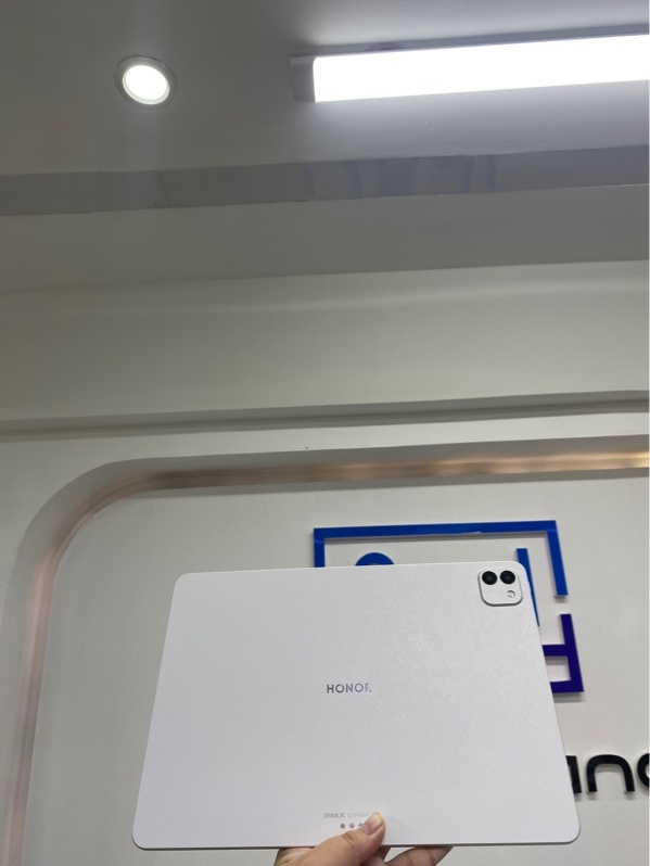 Máy tính bảng Honor Magic Pad 3 - Model CGA-W00 - Bản nội địa - Wifi - Chip snapdragon 8 gen 3 - 8/256gb - 13.3 inch - Màu trắng - Pin bình thường - Ngoại hình 98% - Màn ép kính - Kèm sạc, ốp