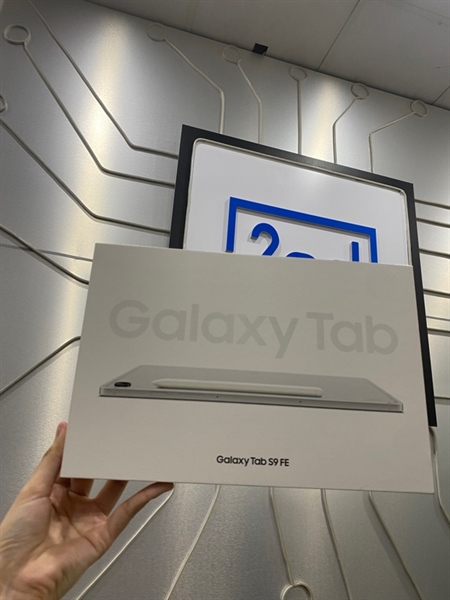 Máy tính bảng Samsung Galaxy Tab S9 FE - 8/256GB - Bản wifi - Màu bạc - Ngoại hình 98% - FullBox - Kèm bút - Bảo hành tới 12/07/2025