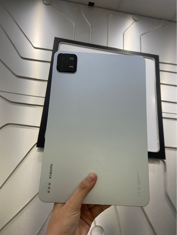Máy tính bảng Xiaomi Pad 6 - Snapdragon 870 - Ram 6/128GB - Màu xanh - Ngoại hình: 97% - Màn ám xanh viền vừa, màn xước dăm - Kèm sạc + bàn phím