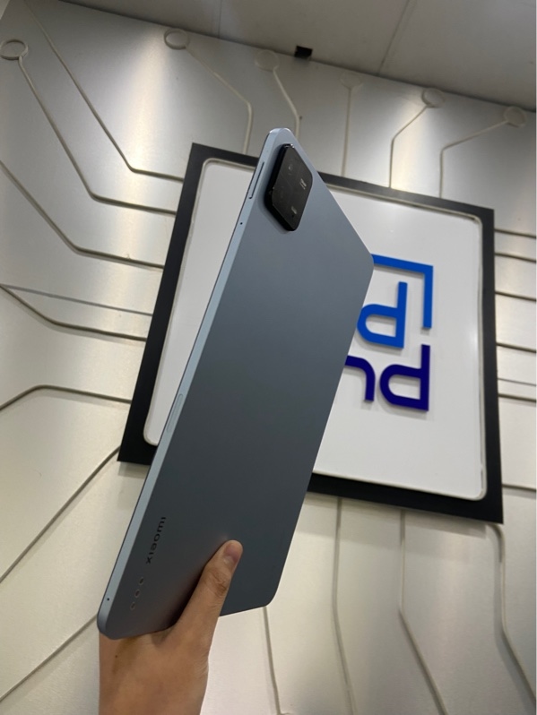 Máy tính bảng Xiaomi Pad 6 - Snapdragon 870 - Ram 6/128GB - Màu xanh - Ngoại hình: 97% - Màn ám xanh viền vừa, màn xước dăm - Kèm sạc + bàn phím