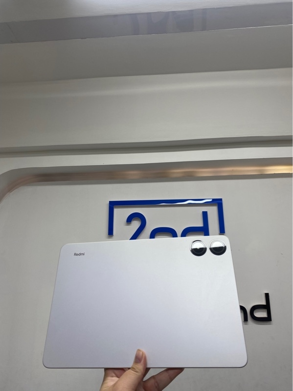 Máy tính bảng Xiaomi Redmi pad pro - Bản nội địa - Wifi - Chip snapdragon 7s gen 2 - 6/128gb - Màu bạc - Pin bình thường - Ngoại hình 97.5% - 1 đốm phản quang, ám viền vàng nhẹ - Body