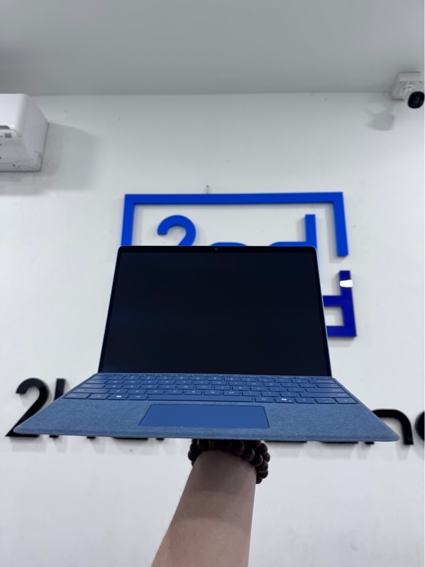Máy tính Surface pro (11th edition) - Snapdragon(R) X 12-core X1E80100 - 16/512GB ssd - Màu xanh - Pin 100% - Ngoại hình 98% - Ổ sức khoẻ 100%, màn LCD, màn vàng nhẹ - Kèm sạc, 1 phím