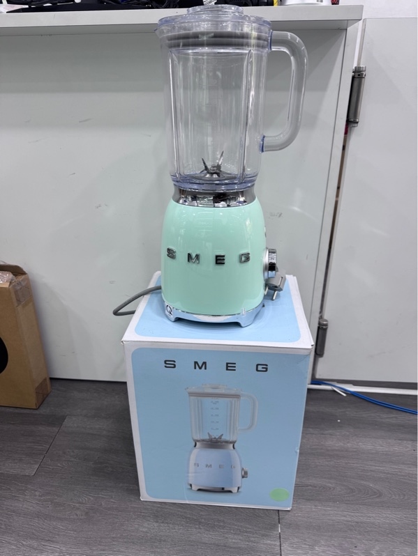 Máy xay sinh tố SMEG BLF03PGEU - Màu xanh - Ngoại hình 97% - Cốc xay trầy xước - Kèm box