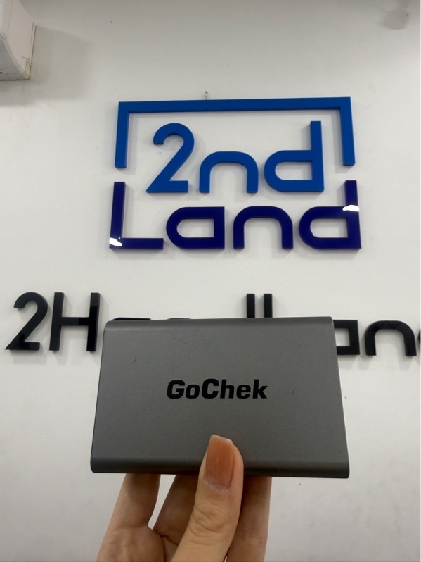 Mic GoChek ultra 24 - Màu xám - Ngoại hình 97% - Kèm 2 bông , sạc , hộp sạc