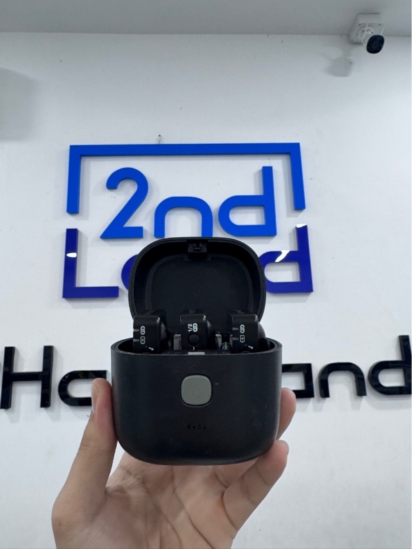 Mic thu âm Rode wireless GO II - Màu đen - Ngoại hình 97% - Case trầy xước nhiều, mic xước nhẹ - Kèm case, cáp linh kiện