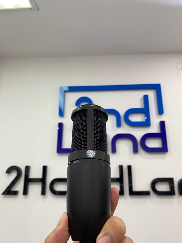 Micro AKG P120 - Màu đen - Ngoại hình: 97% - Kèm dây kết nối