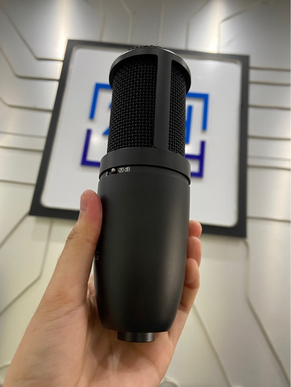 Micro AKG P120 - Màu đen - Ngoại hình: 98% - Kèm dây kết nối , chân đế