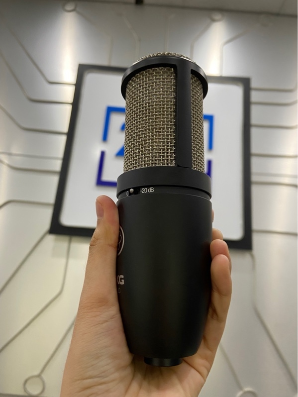 Micro AKG P220 - Màu đen - Ngoại hình: 99% - Fullbox + micro filter
