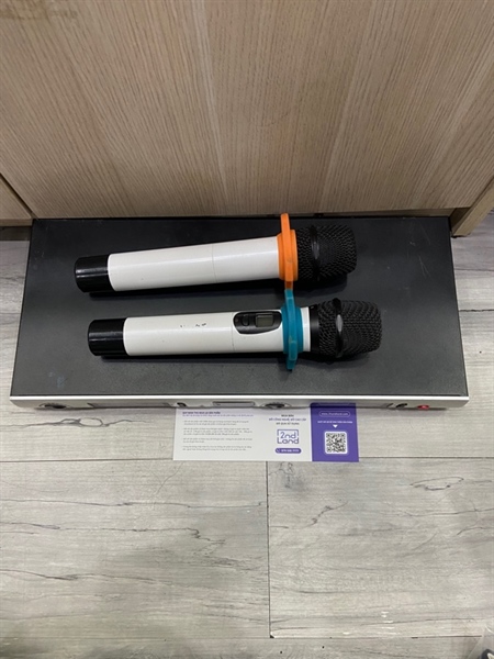 Micro không dây Shure UR4S - Màu đen - Ngoại hình: 97% - Kèm nguồn + 2 mic + 2 dây mic + 2 cây sóng mic 1