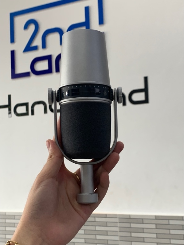 Micro podcast shure mv7-S - Màu xám - Ngoại hình: 98% - Box + dây 6 ly