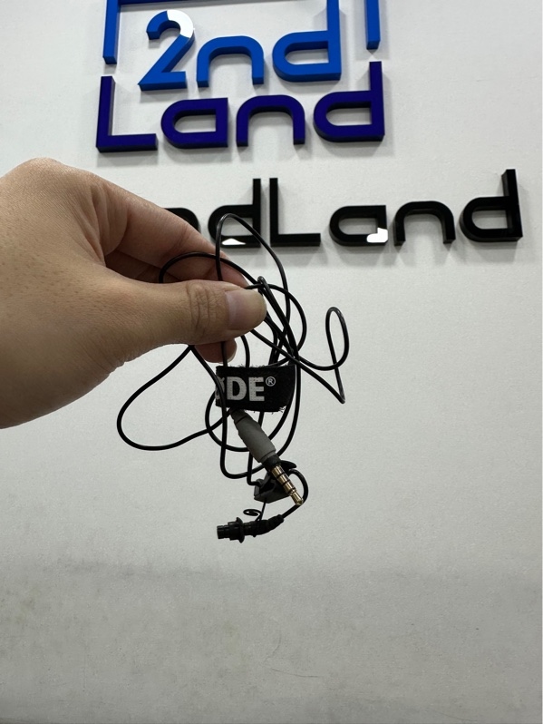 Micro RØDE SmartLav+ - Màu đen - Ngoại hình 97 - Không có lọc âm, chuyển đổi C to 3.5 (mua ngoài), KHONG CO bộ chuyển đổi Rode SC4 từ 3.5mm TRS cái ra 3.5mm TRRS đực - Kèm box