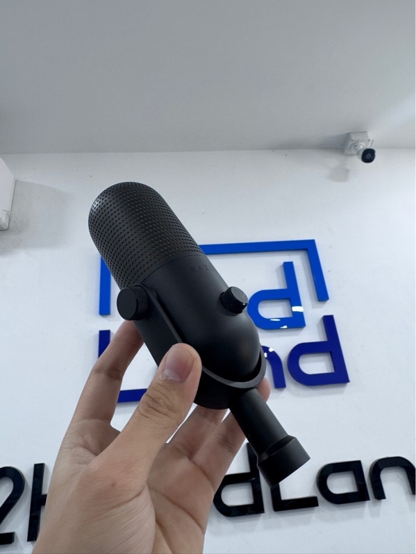 Micro Razer Seiren V3 Chroma - Màu đen - Ngoại hình 97% - Mất chân đế, tróc sơn, xước - Kèm dây