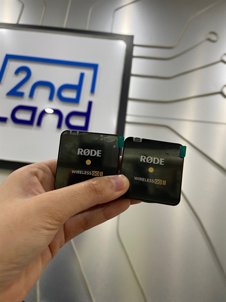 Micro Rode Wireless Go 2 - Màu đen - Ngoại hình: 98% - Không dùng 2 cục TX cùng lúc - Kèm 1 receiver + 2 bông lọc gió + 2 transmitter + túi vải 2