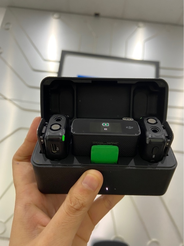 Micro thu âm DJI mic 1 (ASB01) - 1 RX 2TX - Màu đen - Ngoại hình: 97% - Kèm 1 adapter lightning, 1 adapter type c