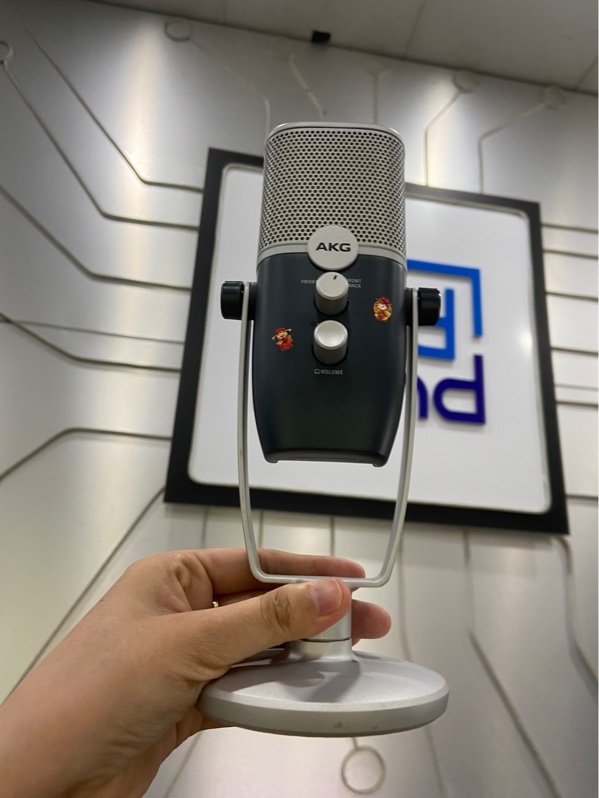 Micro USB AKG Ara model C22 - Màu bạc - Ngoại hình: 97.5% - Kèm Box
