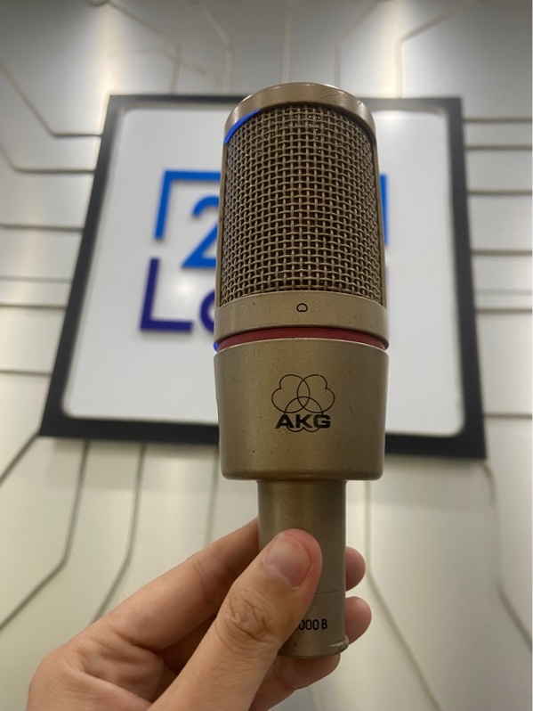 Microphone AKG C 2000 B - Màu vàng - Ngoại hình: 97% - Xấu , xước thân , tróc sơn - Kèm dây