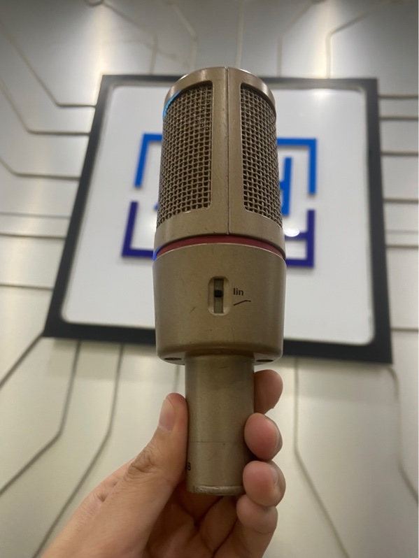 Microphone AKG C 2000 B - Màu vàng - Ngoại hình: 97% - Xấu , xước thân , tróc sơn - Kèm dây