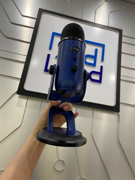 Microphone Blue Yeti - Màu đen - Ngoại hình: 99% - Không sạc - Kèm Box 1
