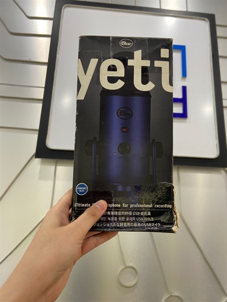 Microphone Blue Yeti - Màu đen - Ngoại hình: 99% - Không sạc - Kèm Box 2