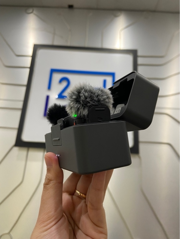 Microphone không dây DJI 3 - (TX+TX+RX) 2 MIC - Màu đen - Ngoại hình: 98% - Kèm túi + dây sạc