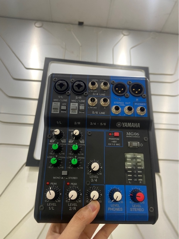 Mixer Yamaha MG06 - Màu đen - Ngoại hình: 97% - Xước thân - Kèm nguồn