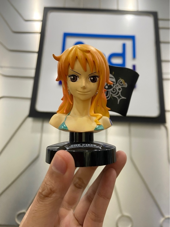 Mô Hình Bán Thân Nami Dòng One Piece Great Deep Collection - Màu vàng - Ngoại hình: 97% - Cờ dính sơn, xước nhẹ - Kèm Box