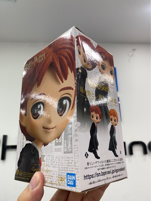Mô hình George Weasley Q Posket (Phiên bản A) - Màu đen - Hộp móp, mốc - Open Box