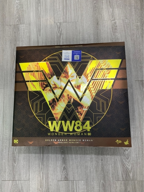 Mô hình hot toys Wonder woman WW84 deluxe - Ngoại hình: 97% - Box