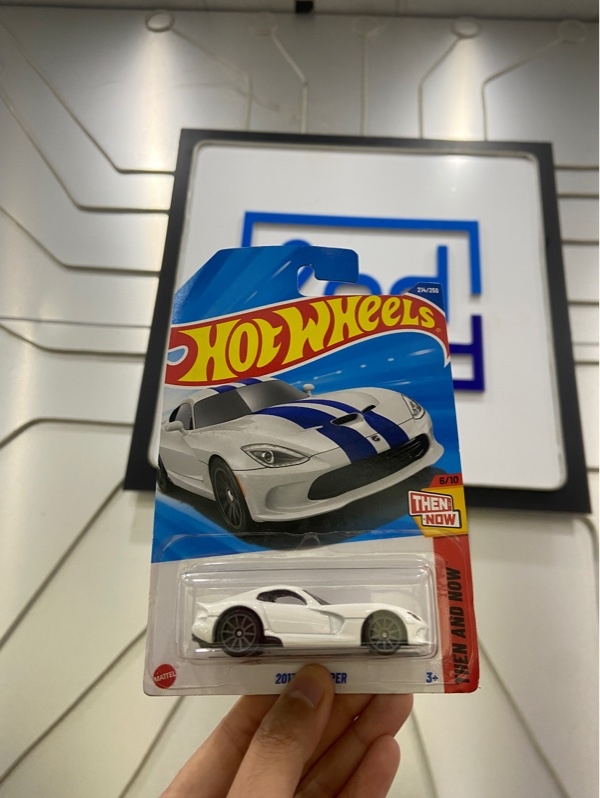 Mô hình Hot Wheels 2013 SRT VIPER - Màu trắng - Newseal