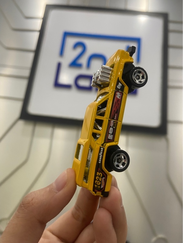 Mô Hình Hot Wheels Cruise Bruiser - Màu vàng - Body