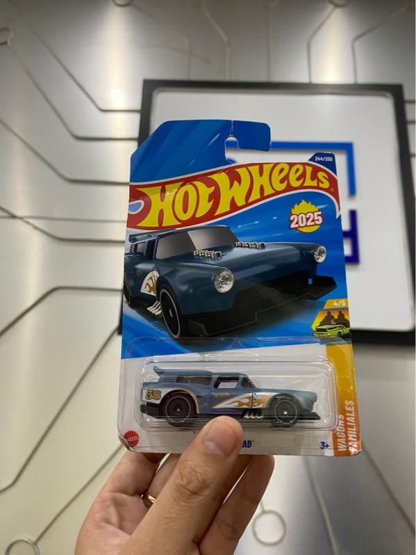 Mô hình Hot Wheels Gone Mad thuộc dòng Wagons - Newseal